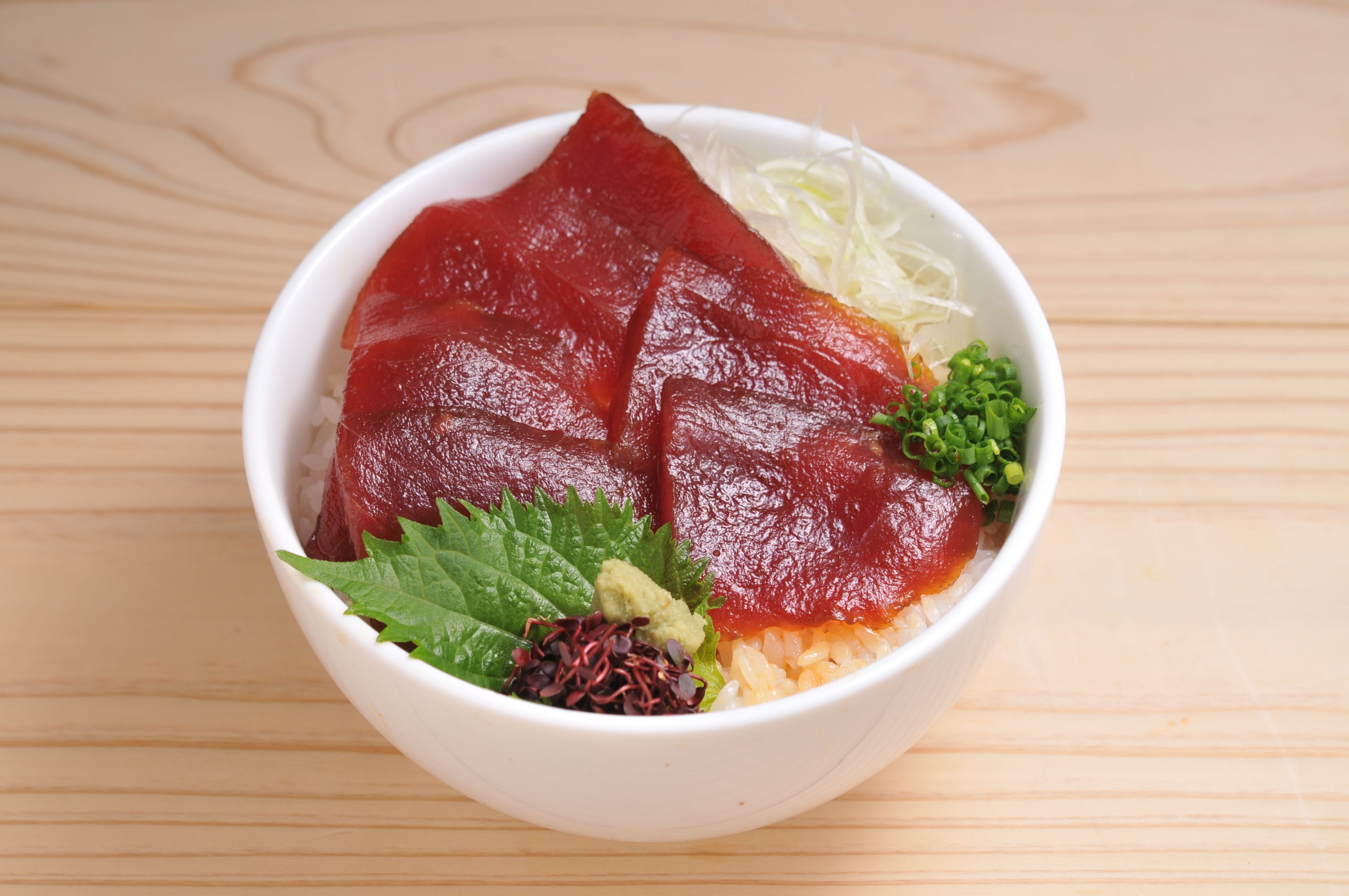 天然本マグロの秘伝醤油漬け丼